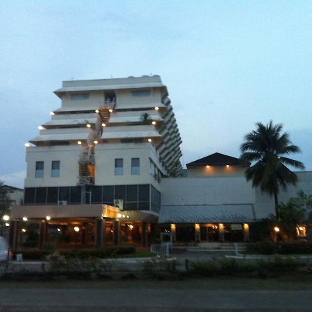 Paradorn Inn Chumphon Eksteriør billede
