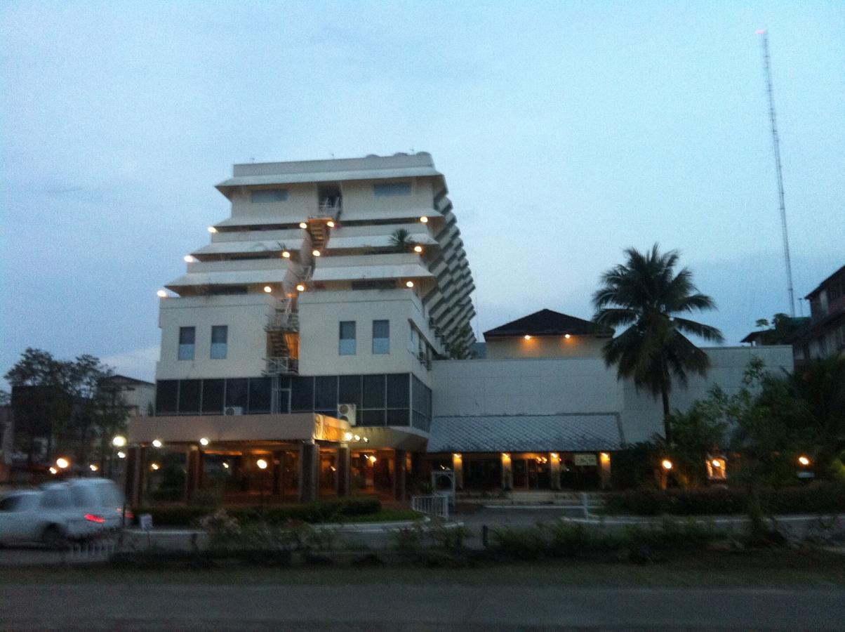 Paradorn Inn Chumphon Eksteriør billede