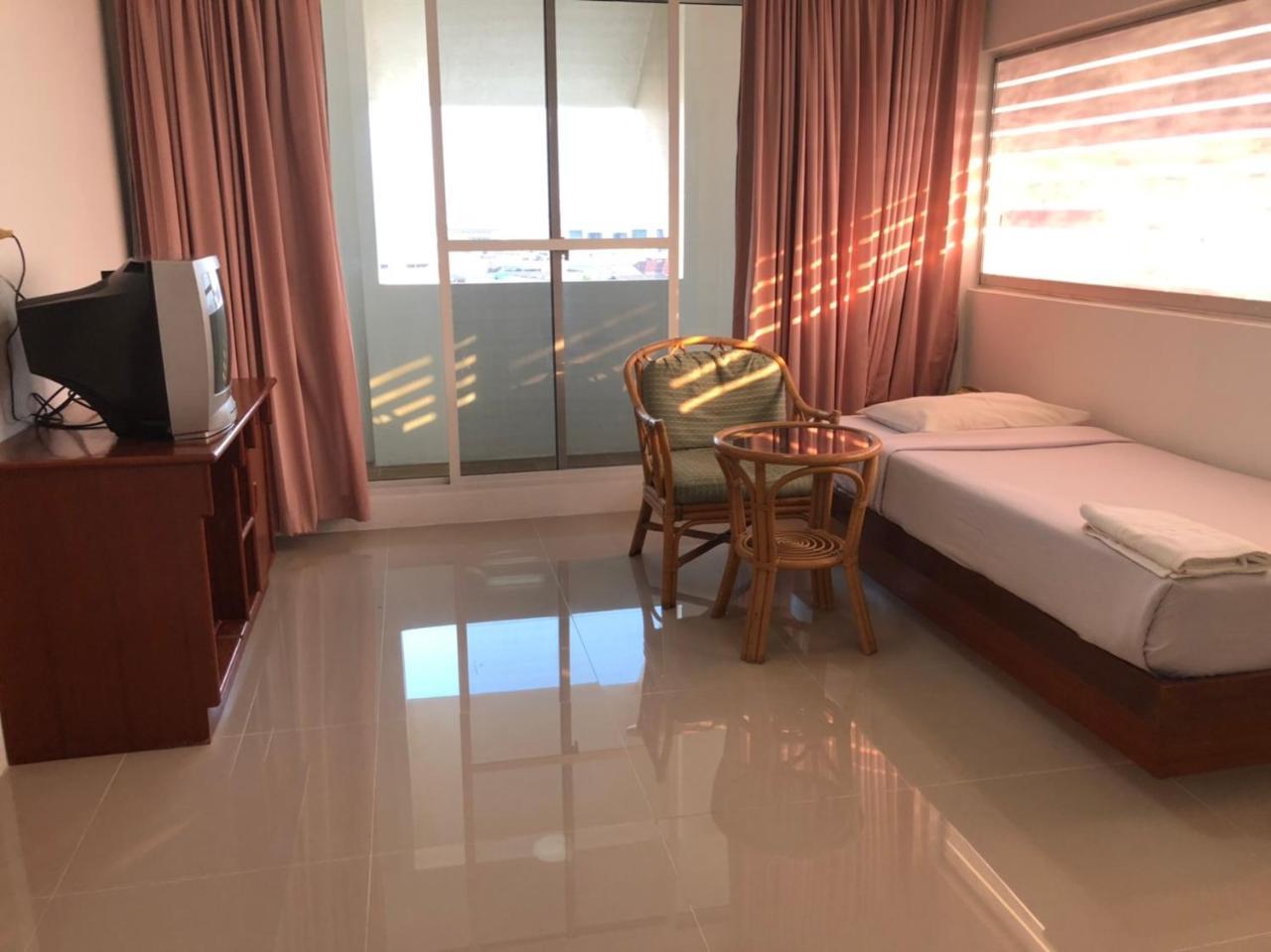 Paradorn Inn Chumphon Eksteriør billede